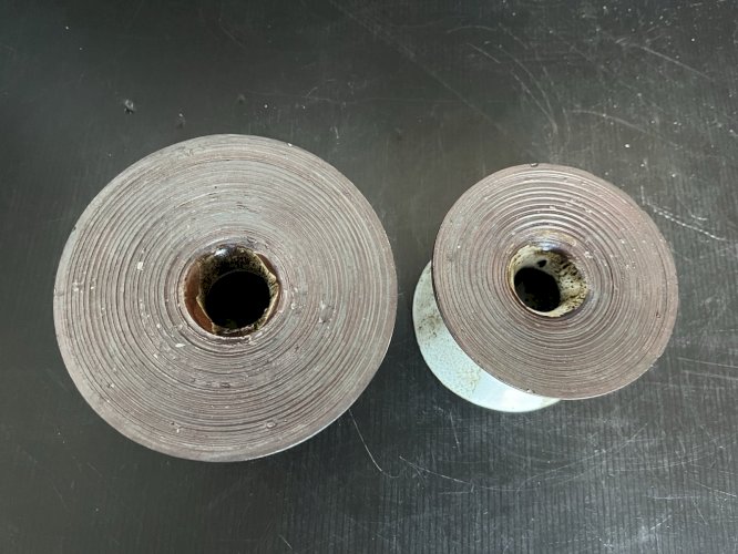 deux Bougeoirs  Grès Vintage brutaliste artisanat signés à identifier potiers