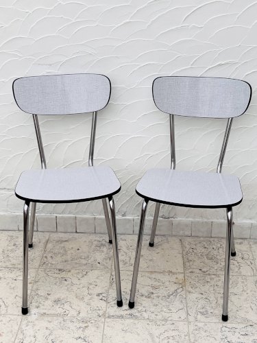 Deux chaises en Formica