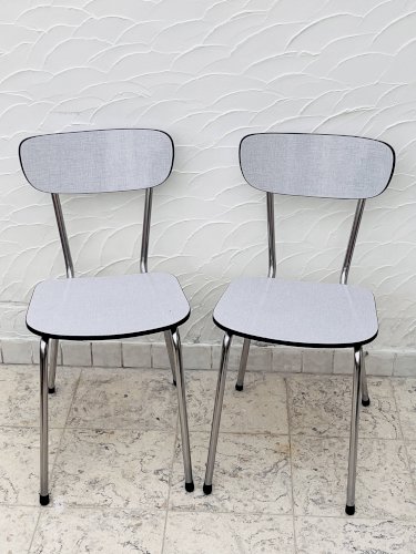 Deux chaises en Formica