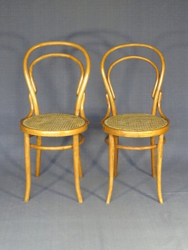 Deux chaises N°14 cannées à neuf , no Thonet (origine Allemagne )