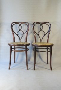 Two Thonet chairs No. 561 from the USA catalog. Circa 1925.