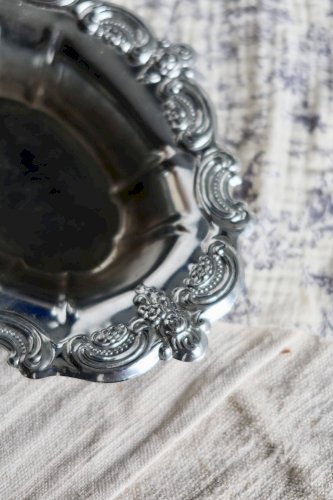 Deux coupelles ovales vintage métal argenté à décor baroque - Style rocaille