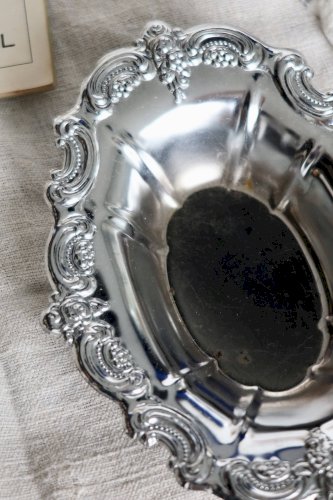 Deux coupelles ovales vintage métal argenté à décor baroque - Style rocaille