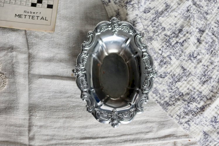 Deux coupelles ovales vintage métal argenté à décor baroque - Style rocaille