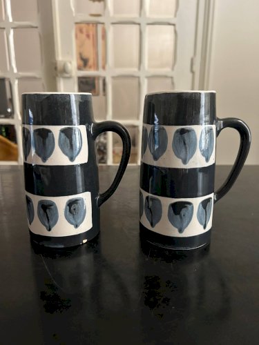 Deux mugs en céramique vintage