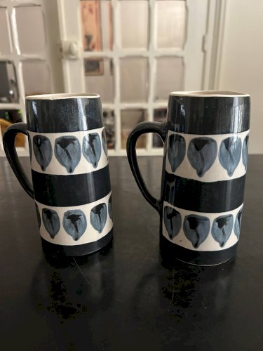 Deux mugs en céramique vintage