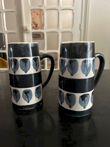 Deux mugs en céramique vintage
