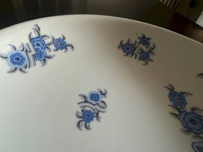 deux plats en porcelaine art déco F. Legrand & Cie