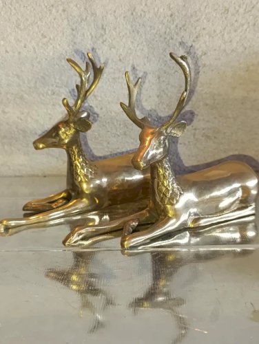 deux sculptures de cerf en laiton en bon etat