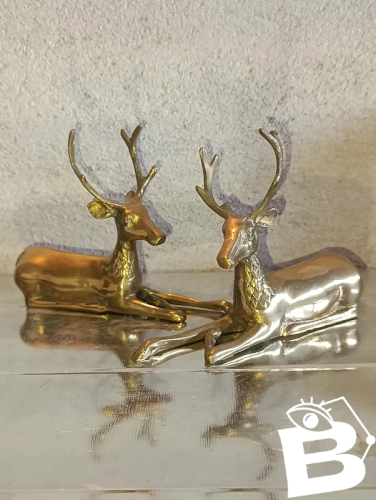 deux sculptures de cerf en laiton en bon etat
