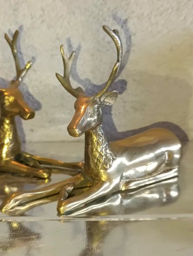 deux sculptures de cerf en laiton en bon etat