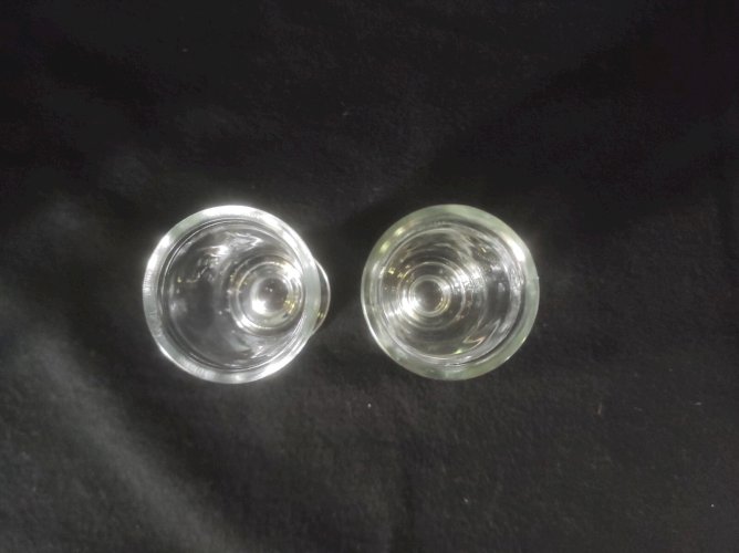 Deux verres à liqueur de bistrot, pied court
