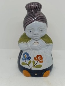 String dispenser from Desvres signed Gabriel Foumaintraux in good condition.