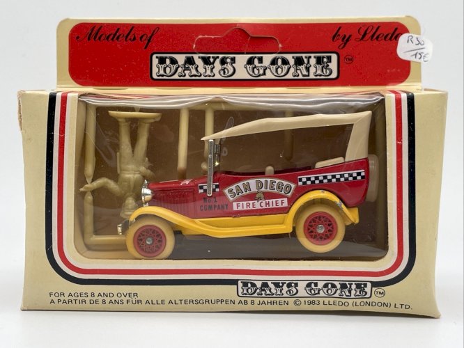 DG7DC-9 San Diego Fire Chief 1/43 Lledo Classic Car