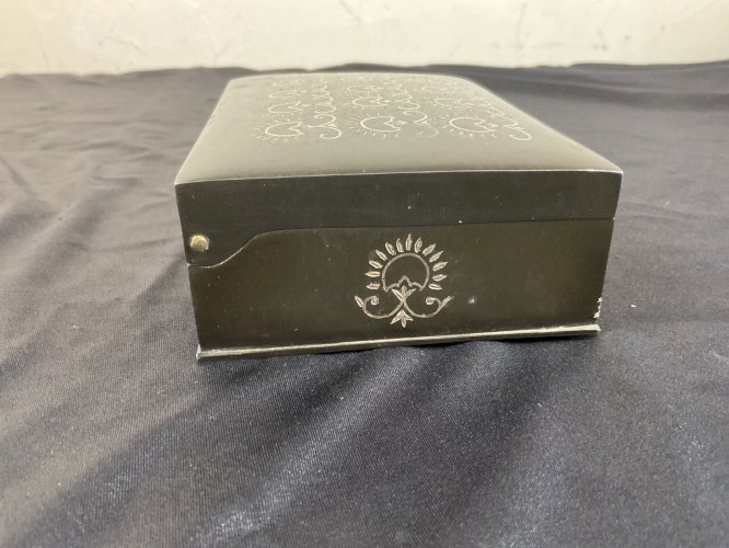 dinanderie Boîte en acier damasquinée d'argent