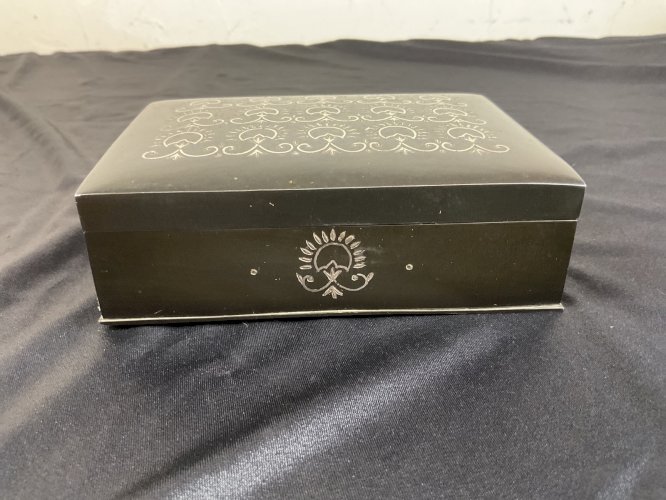 dinanderie Boîte en acier damasquinée d'argent