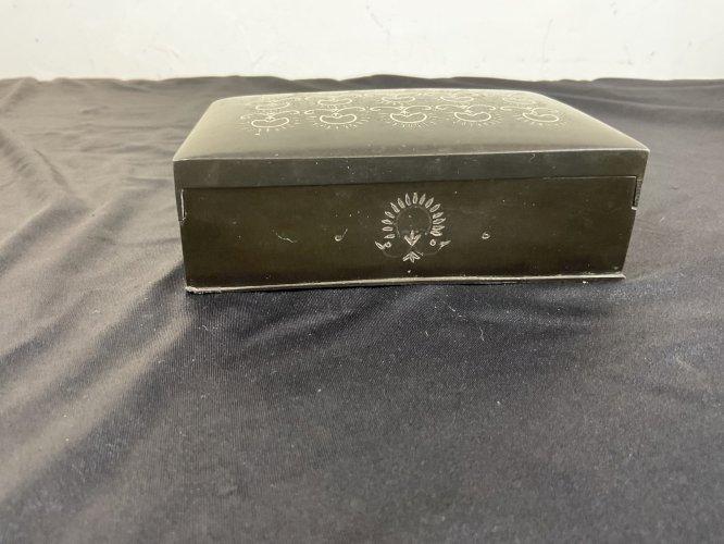 dinanderie Boîte en acier damasquinée d'argent