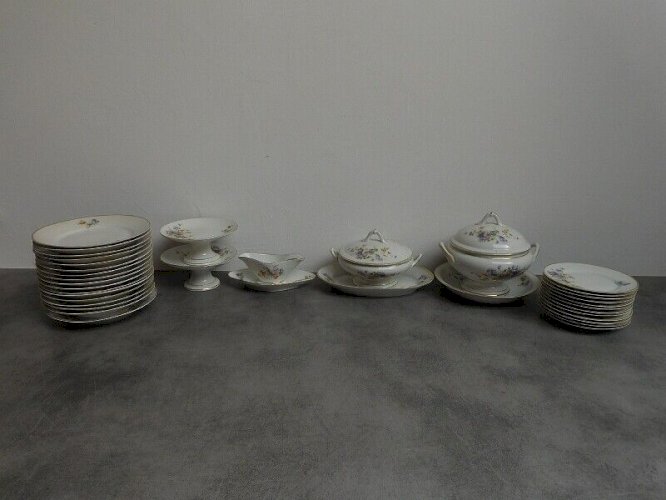 DINETTE DE 36 PIECES POUR POUPEE DE GRANDE TAILLE EN PORCELAINE