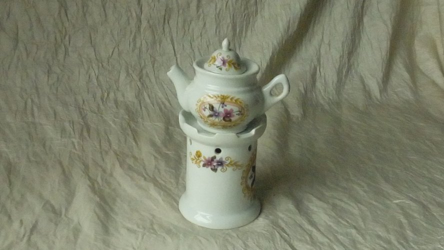 DINETTE POUPEE PETITE TISANIERE EN PORCELAINE DE PARIS