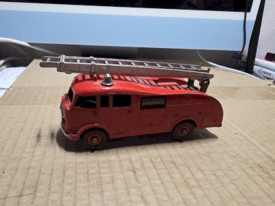 Dinky Supertoys GB 555 Fire Engine With Extending Ladder Bel État