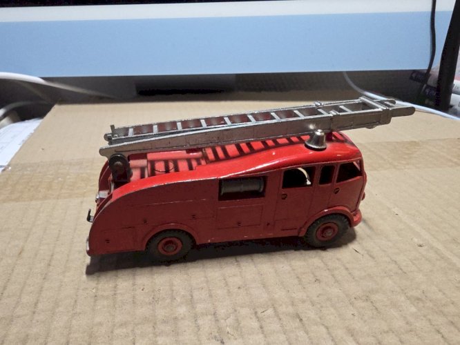 Dinky Supertoys GB 555 Fire Engine With Extending Ladder Bel État