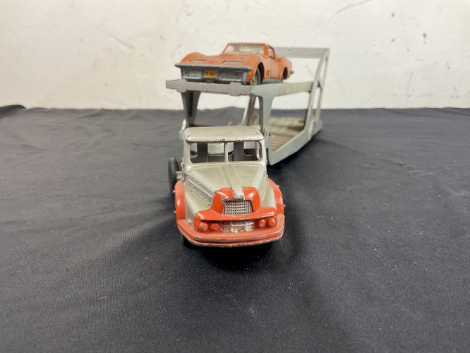 DINKY TOYS  ANCIEN CAMION UNIC PORTE VOITURES  réf 39 A