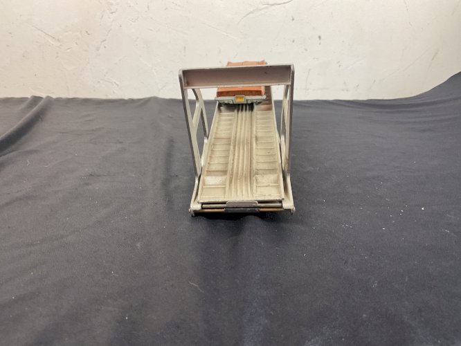 DINKY TOYS  ANCIEN CAMION UNIC PORTE VOITURES  réf 39 A