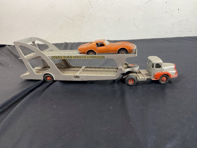DINKY TOYS  ANCIEN CAMION UNIC PORTE VOITURES  réf 39 A