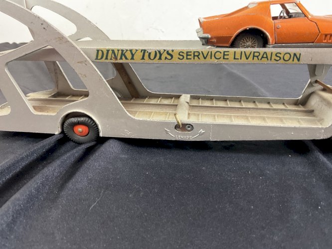 DINKY TOYS  ANCIEN CAMION UNIC PORTE VOITURES  réf 39 A
