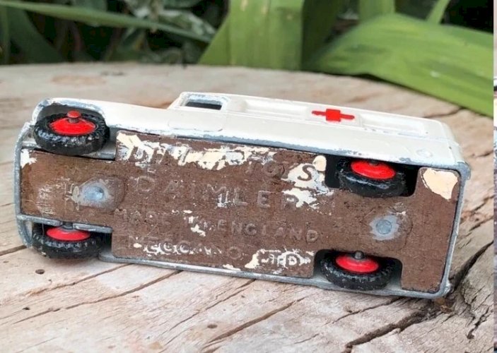 Dinky Toys Daimler 253 made in England