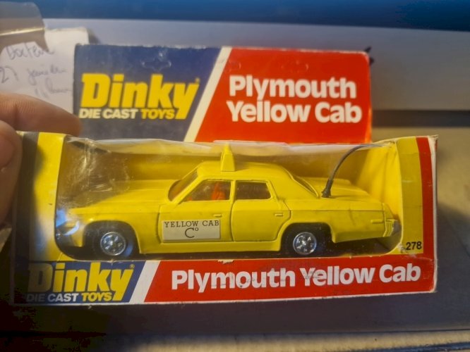 DINKY TOYS PLYMOUTH YELLOW CAB 278 NEUF BOITE