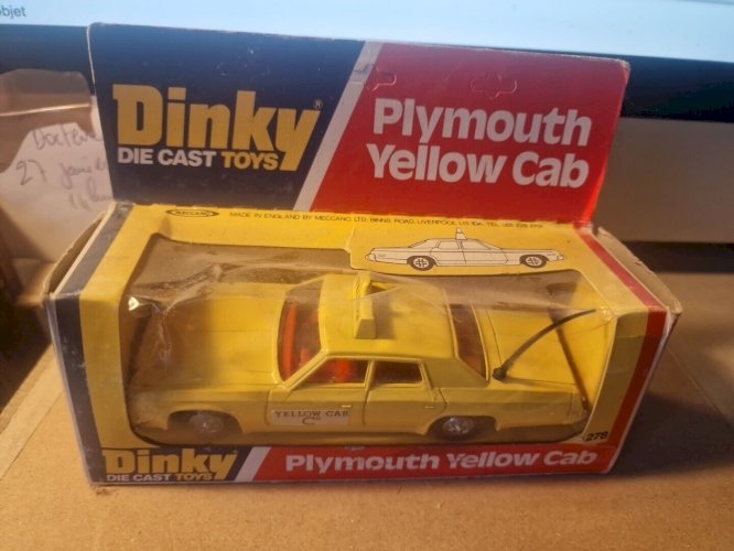 DINKY TOYS PLYMOUTH YELLOW CAB 278 NEUF BOITE