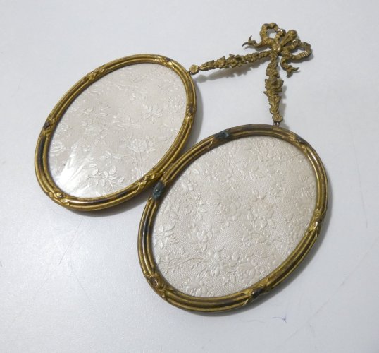 Diptyque ancien cadre photo à double médaillons bronze Louis XVI ruban noeud