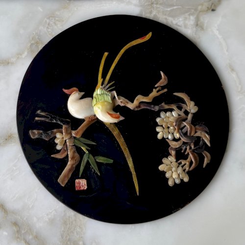 Disque en laque sur son présentoir Japon décor d'oiseaux M3931