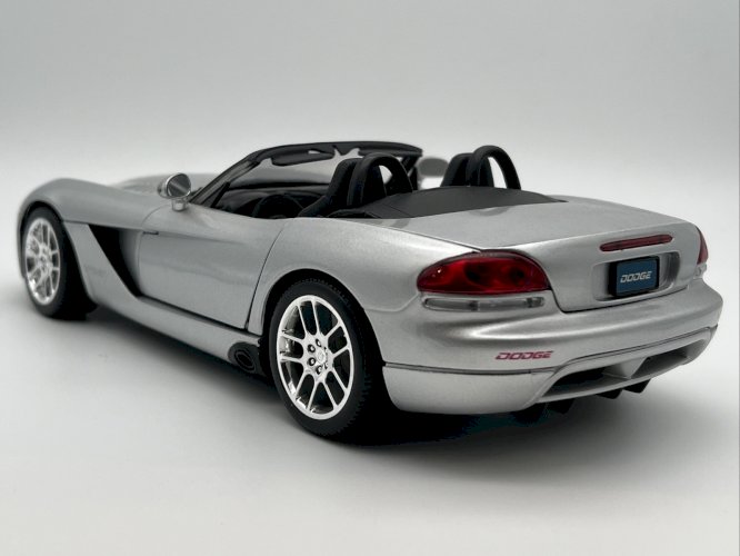Dodge Viper SRT10 1/18 Maisto