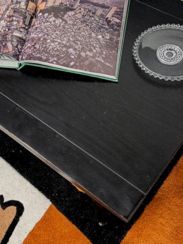 Donna, la table basse en bois laqué noir N°685