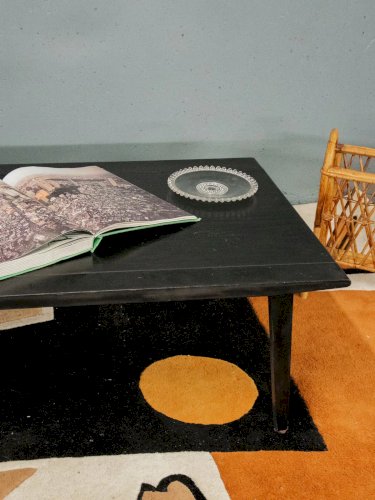 Donna, la table basse en bois laqué noir N°685