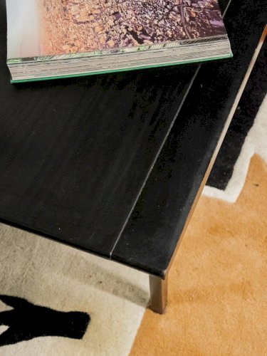 Donna, la table basse en bois laqué noir N°685