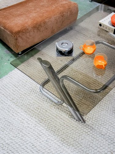 Donna, la table basse en chrome et verre N°415