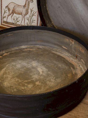 Donna, la table basse en cuir N°582