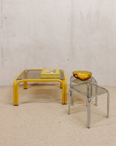 Donna, la table basse en métal jaune N°552