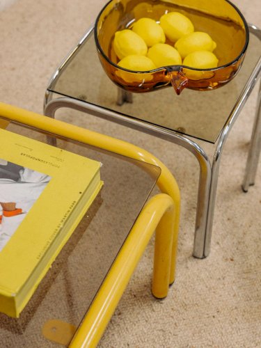Donna, la table basse en métal jaune N°552