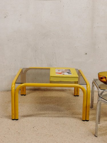 Donna, la table basse en métal jaune N°552