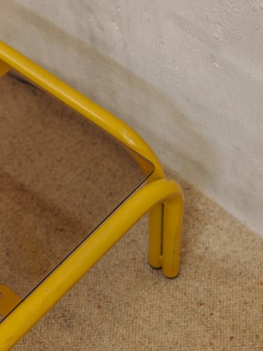 Donna, la table basse en métal jaune N°552