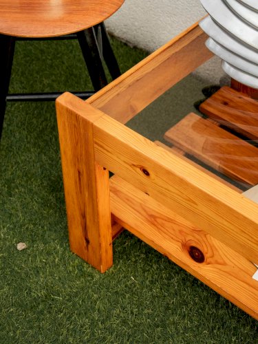 Donna, la table basse en pin et verre fumé N°739