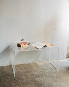 Donna, la table basse en plexiglass N°575
