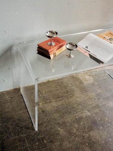 Donna, la table basse en plexiglass N°575
