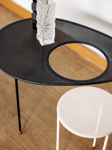 Donna, la table basse Mategot Gubi N°207