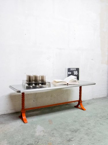 Donna, la table basse orange en métal N°414