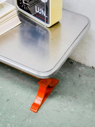 Donna, la table basse orange en métal N°414